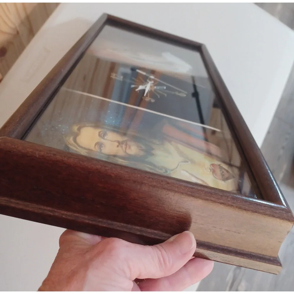 VTG Jesus Praying 3 D Holographic Lenticular Wood Wall Glass Clock 17x8x2 WORKS